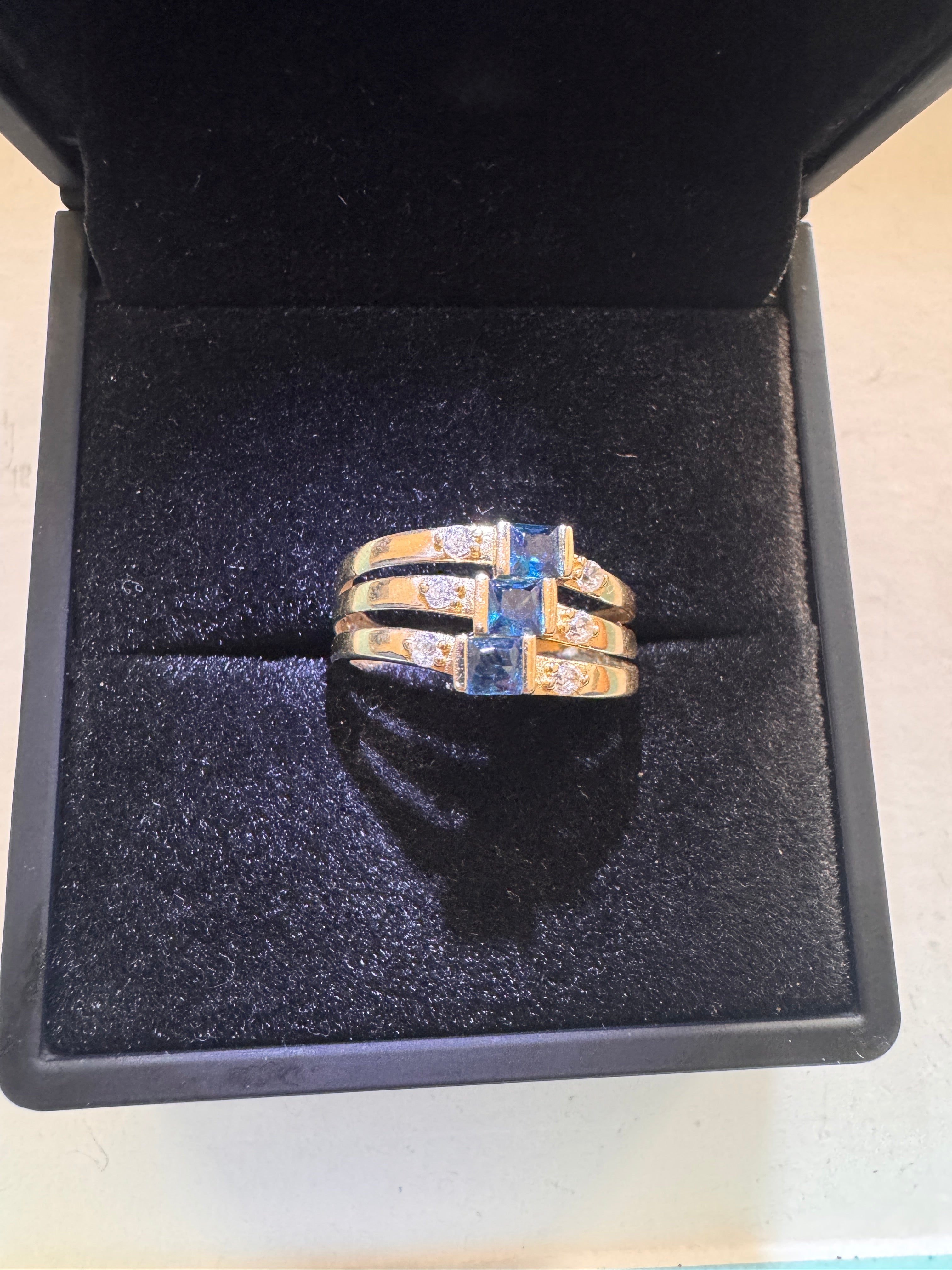 14K Gold Size 7 Woman Ring